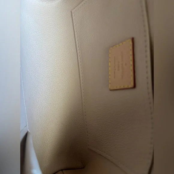 📸 Additional Photos Listing FOR Louis Vuitton gm cosmetic - Picture 4 of 5